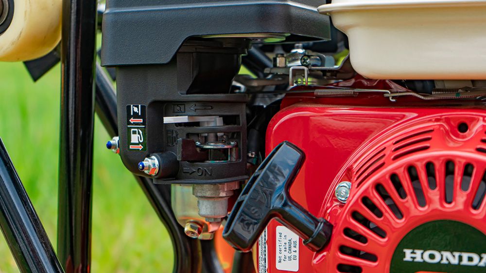 Виброплита Hamer M-140H-PRO с двигателем HONDA вид модели виброплита hamer m-140h-pro с двигателем honda