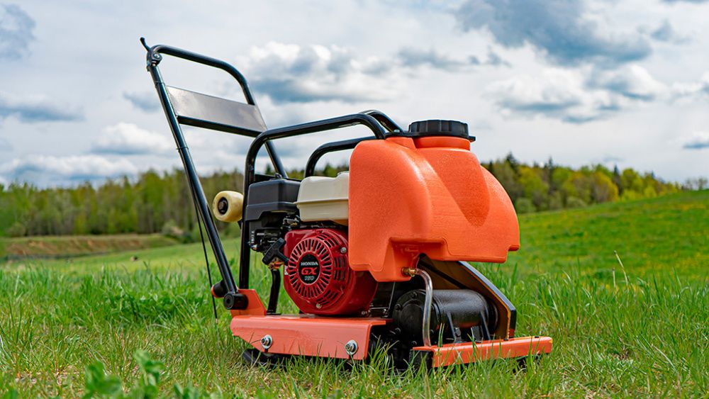 Виброплита Hamer M-140H-PRO с двигателем HONDA вид модели виброплита hamer m-140h-pro с двигателем honda