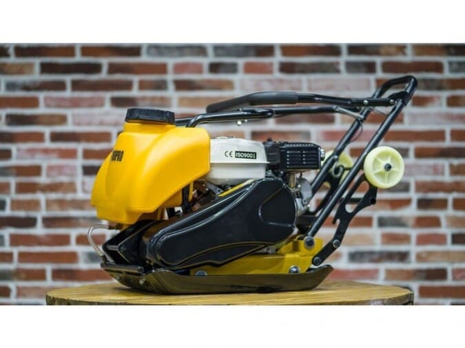 Виброплита HAMER M-100PRO с двигателем Honda вид модели виброплита hamer m-100pro с двигателем honda