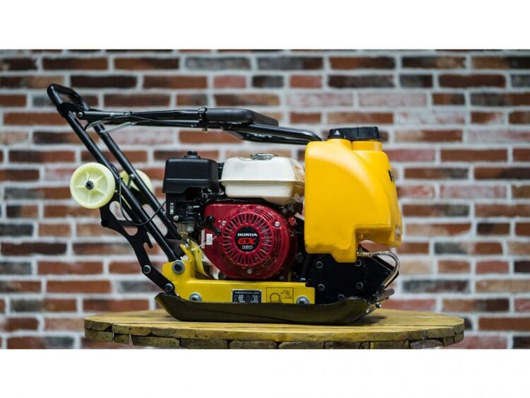 Виброплита HAMER M-100PRO с двигателем Honda вид модели виброплита hamer m-100pro с двигателем honda