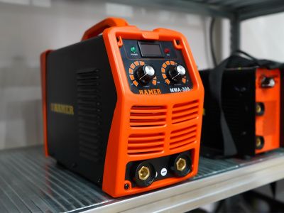 вид модели сварочный аппарат инверторный hamer mma-300 (м)