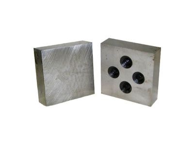 вид модели ножи для рубочного станка р-40 83х83х26 с 4 отверстиями, шаг резьбы 1,5 (сталь 6хв2с)